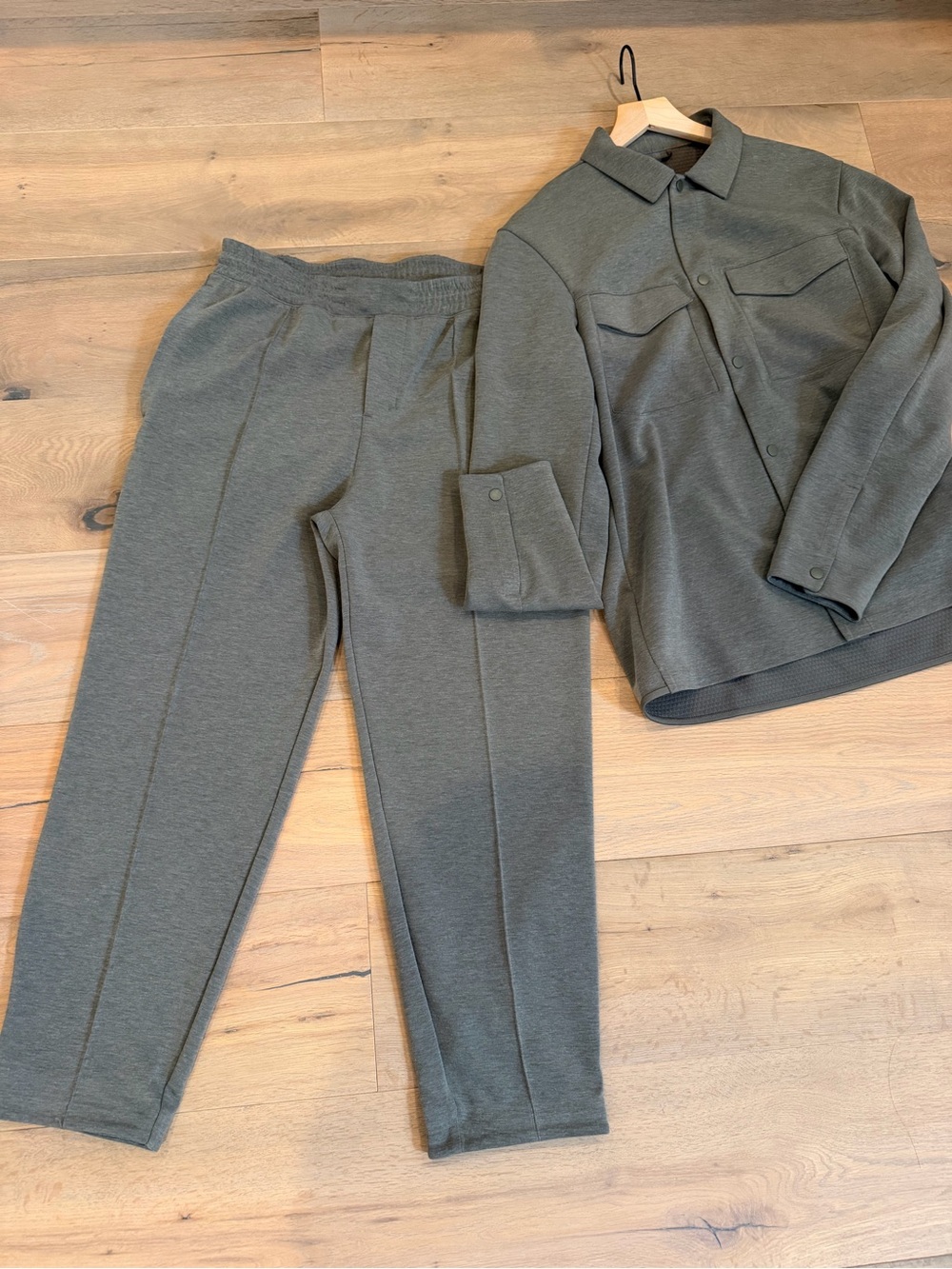 2pc set- Men’s lululemon pants & shirt Medium